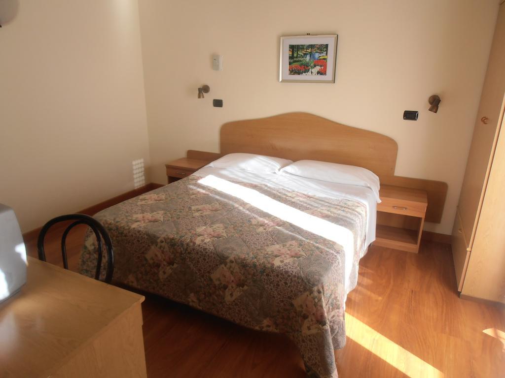 Hotel Giusy Perugia Oda fotoğraf